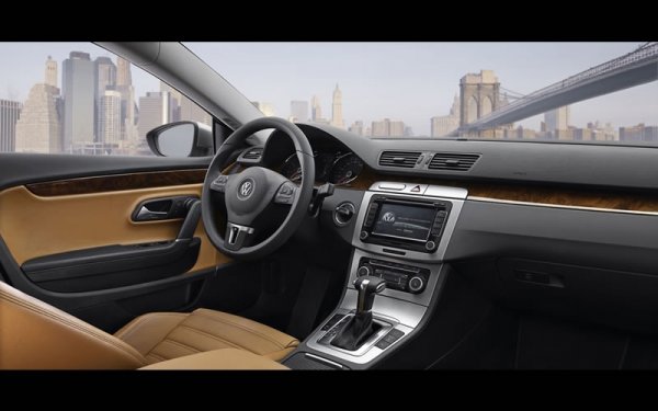 Интериорът на Passat CC е още едно доказателство, че 'народната кола' може да бъде и луксозна.